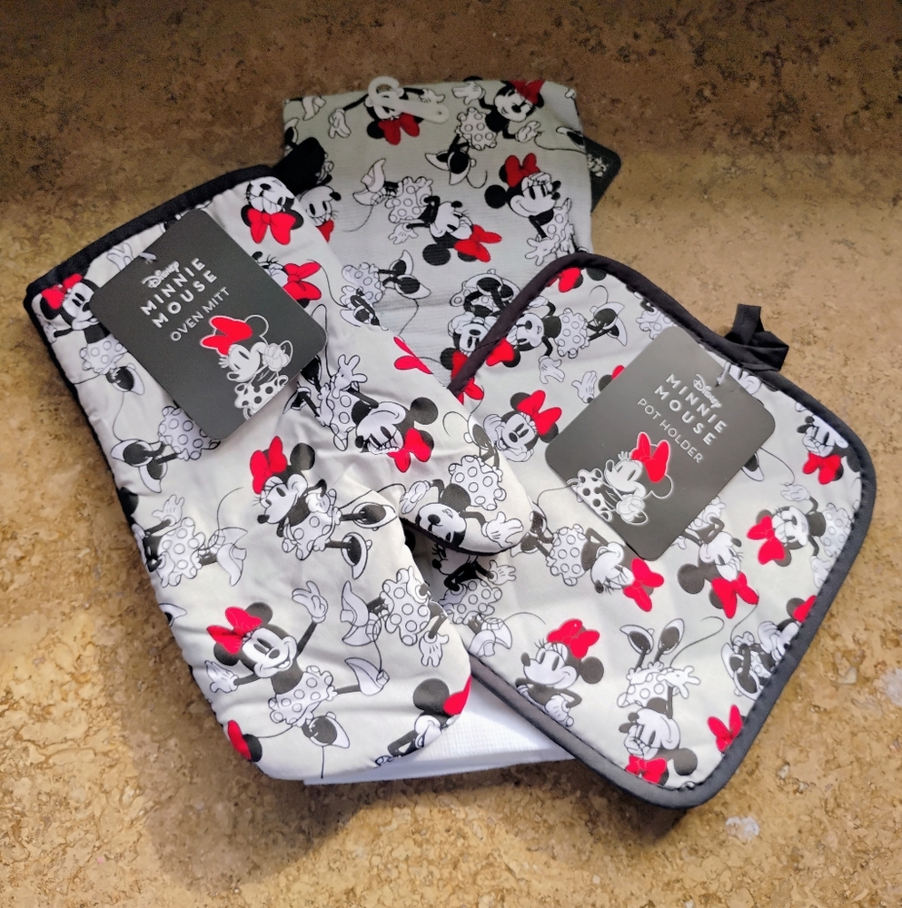 Disney Minnie Mouse Oven Mitt Set - Red and Black